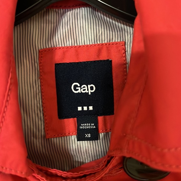 PInk 💗 trench coat 🧥 - Picture 2 of 4